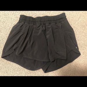 Lululemon shorts black 8
